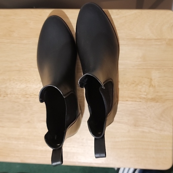 Size 9 Sam Edelman rain boots - Picture 4 of 7
